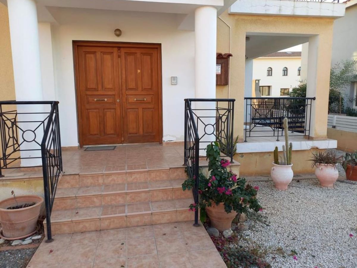 Paphos Chloraka 3 Bedroom House For Rent BCJ010