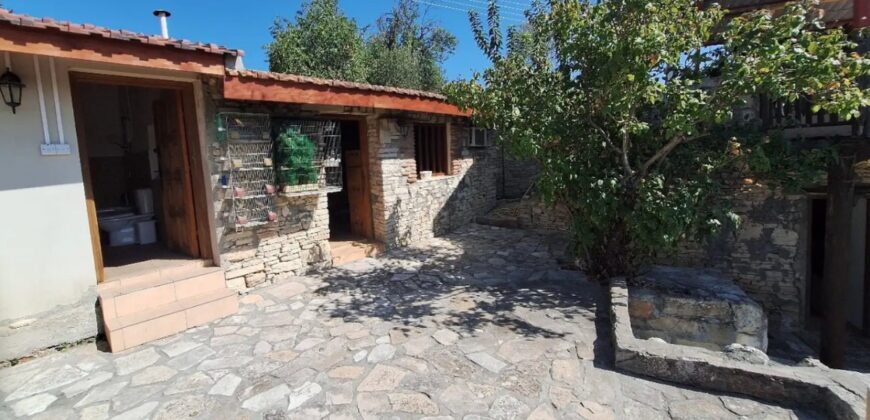 Paphos Filousa Kelokedaron 2Bdr Traditional House For Sale DTC4022