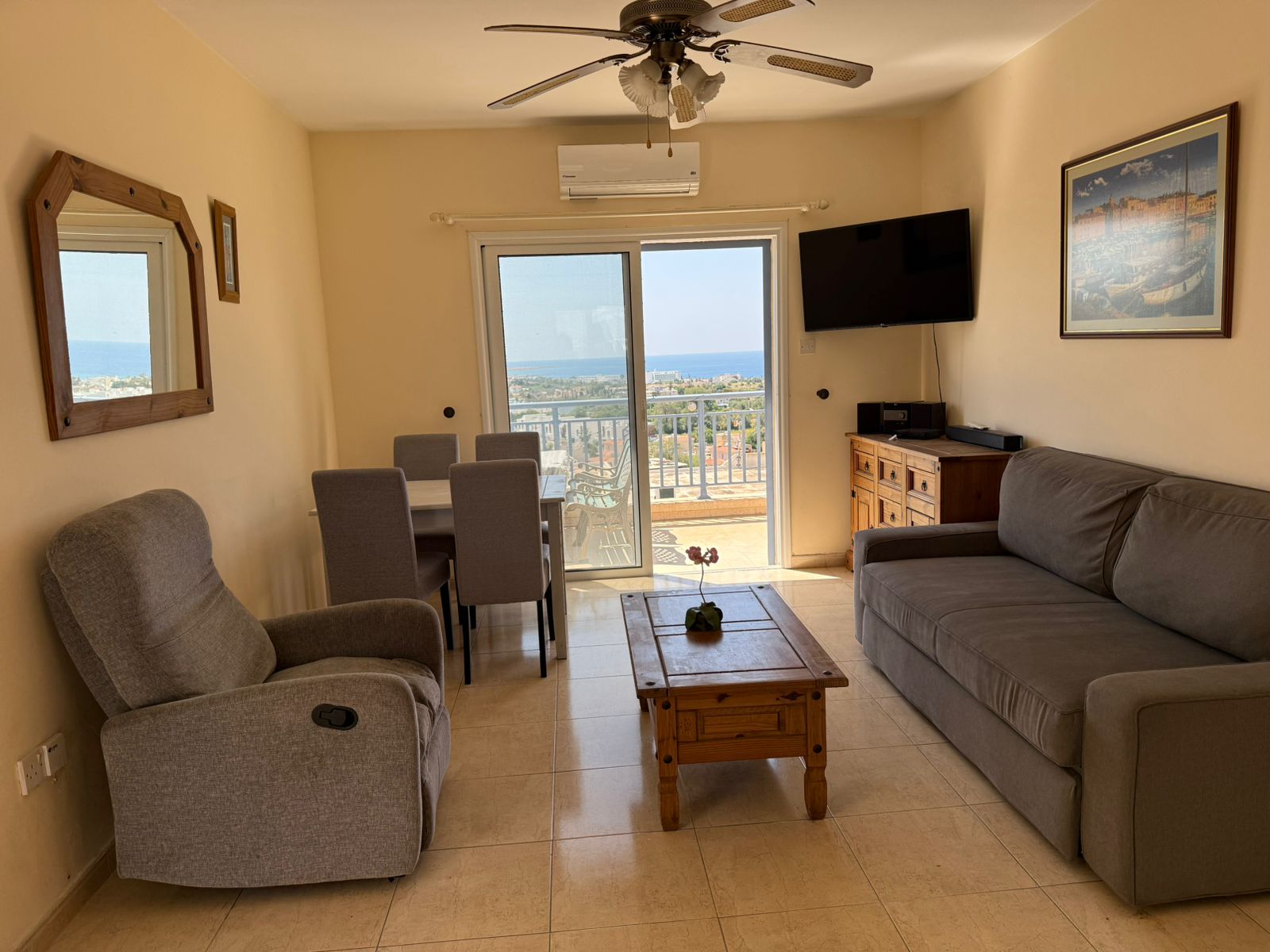 Paphos Chloraka 2 Bedroom Apartment For Sale KWEA0249S