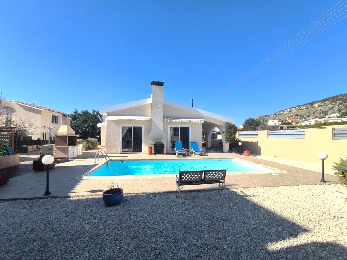 Paphos Peyia 3Bdr Bungalow For Rent DTC5029