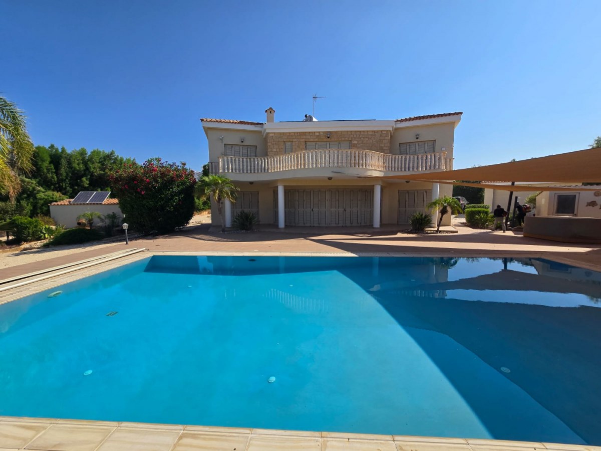Paphos Peyia 4 Bedroom Villa For Sale KW7WT0025S