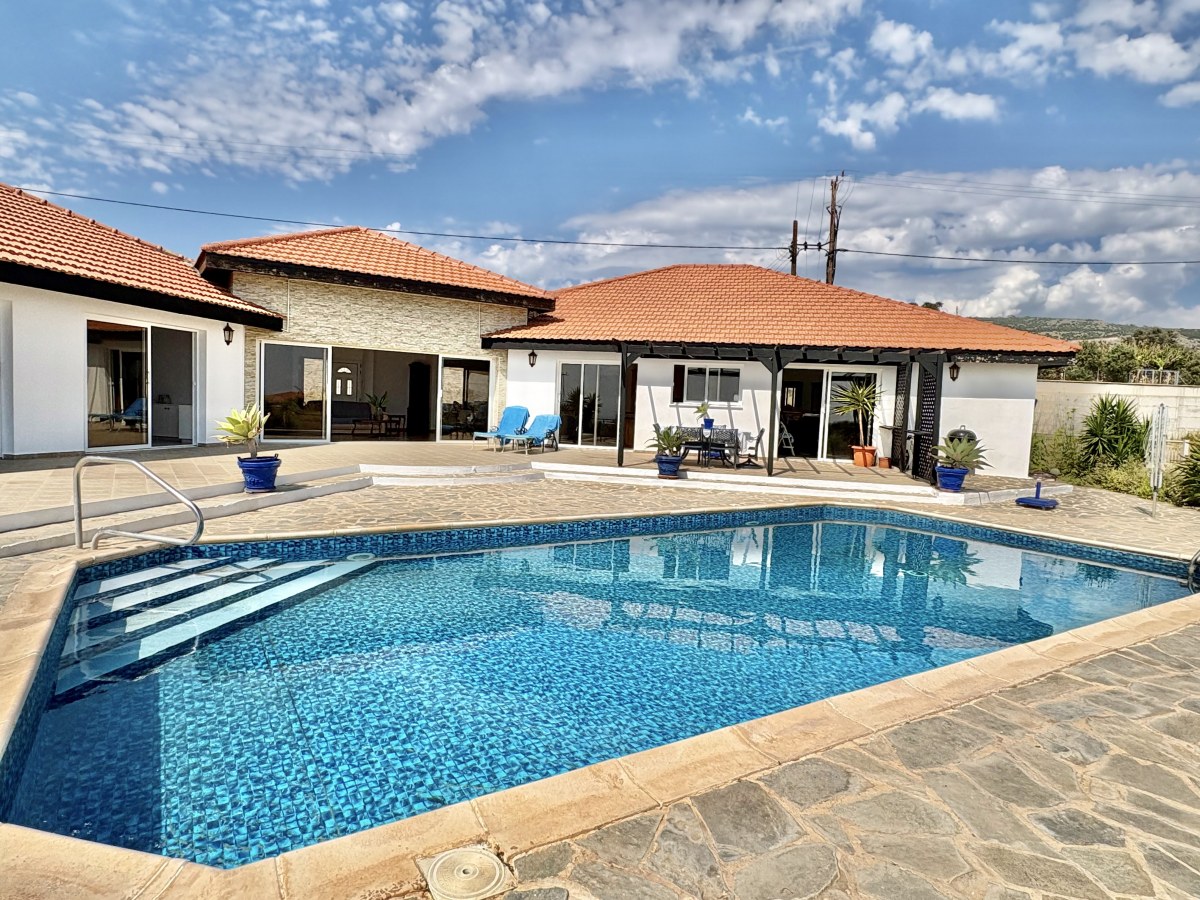 Paphos Peyia – Sea Caves 4 Bedroom Bungalow For Sale KW7ALC0002S