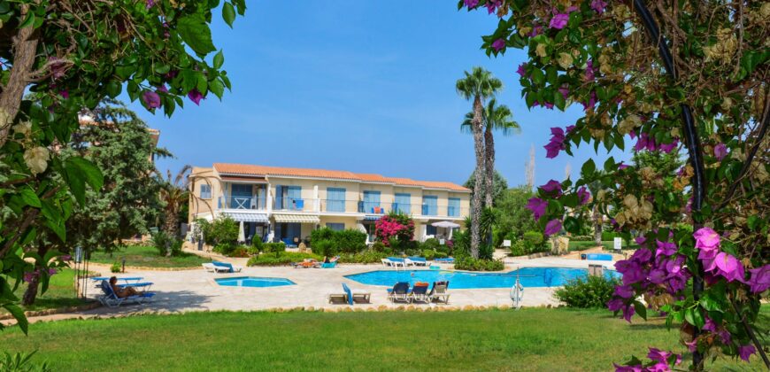 Kato Paphos 2 Bedroom Apartments / Penthouses For Sale LPT40452