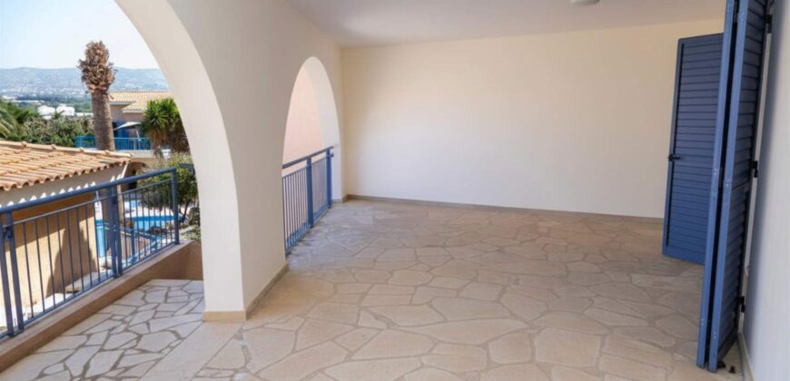 Paphos Chloraka 4 Bedroom Villas / Houses For Sale LPT39056