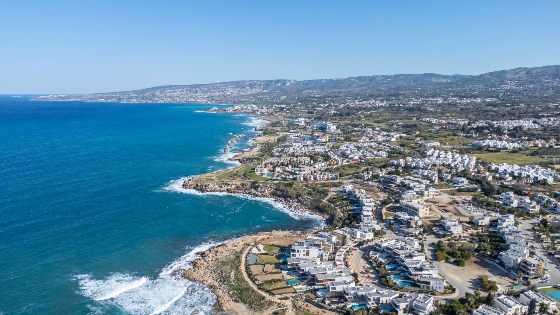 Paphos Chloraka 6 Bedroom Villas / Houses For Sale LPT62053