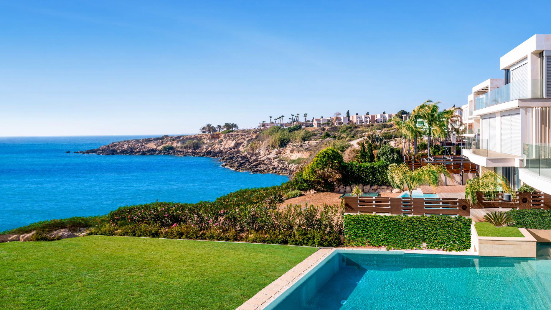 Paphos Chloraka 6 Bedroom Villas / Houses For Sale LPT62126