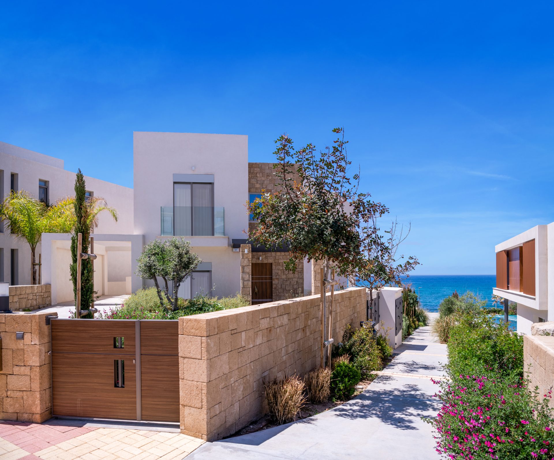 Paphos Chloraka 6 Bedroom Villas / Houses For Sale LPT62180