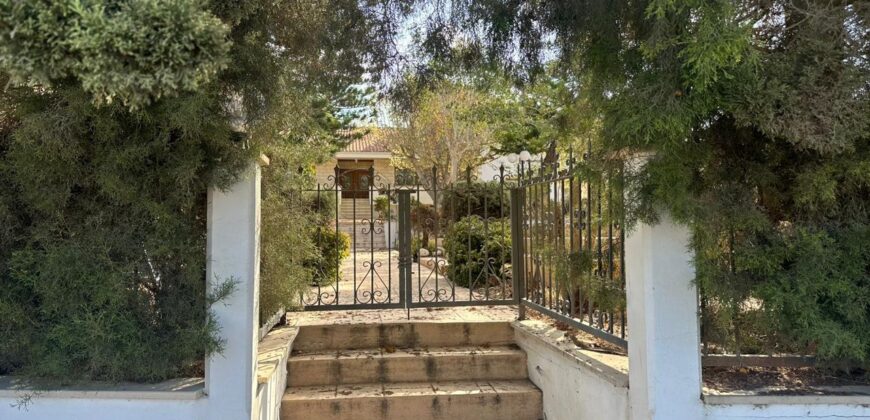 Paphos Chlorakas 7Bdr Villa For Sale VLSPGHOTSLV