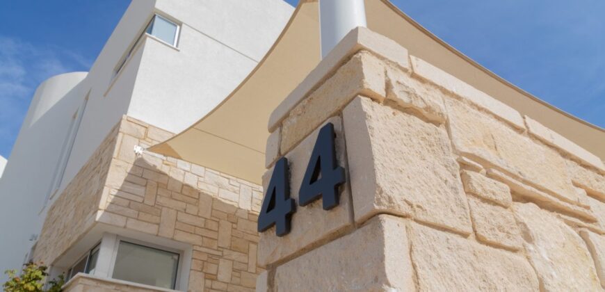 Paphos Coral Bay 4 Bedroom Villas / Houses For Sale LPT10522