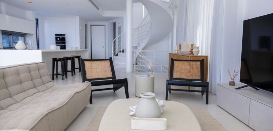Paphos Coral Bay 5 Bedroom Villas / Houses For Sale LPT10289