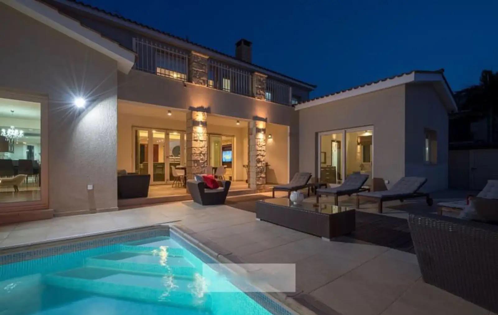Paphos Universal 6Bdr Villa For Sale VLSJOVPUSLV