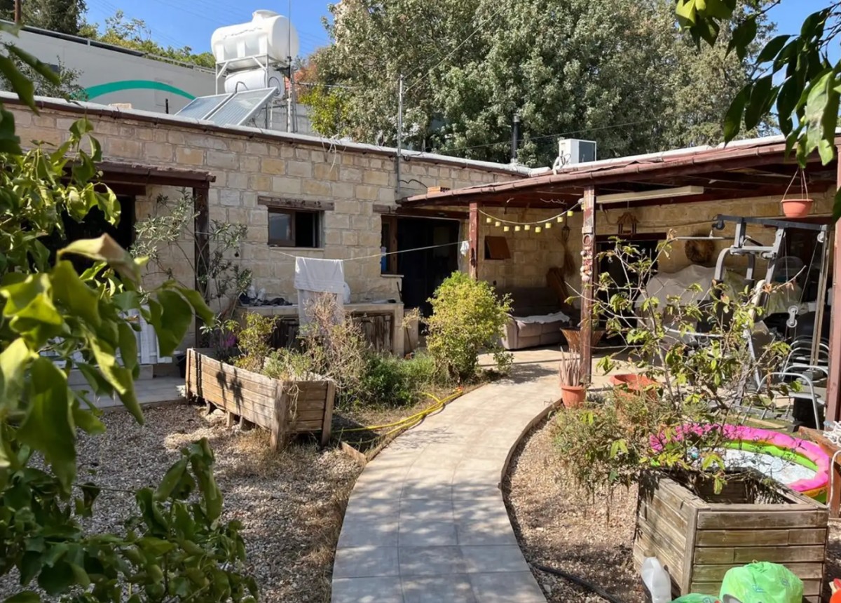 Paphos Nata 1Bdr Traditional House For Sale DTC4021
