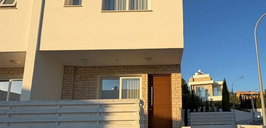 Paphos Peyia 3Bdr Town House For Rent DTC5381